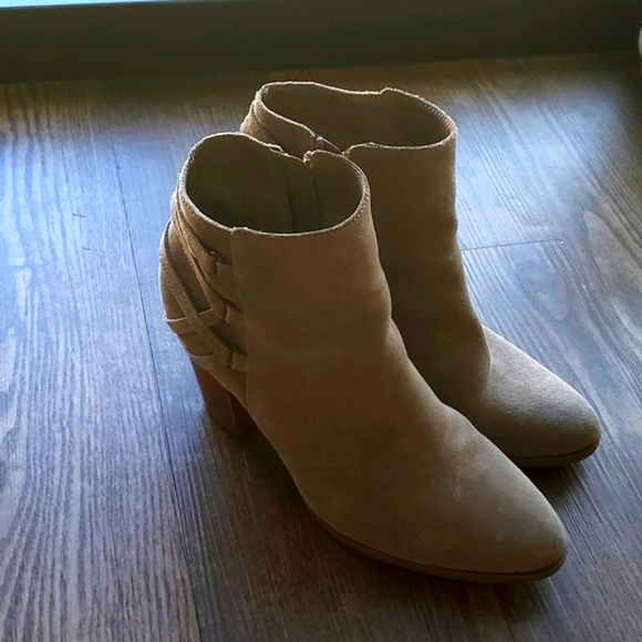 Boots - Picture 2 of 3